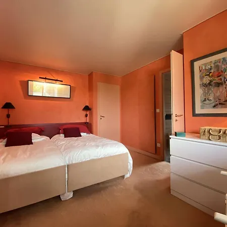 4 Personnes Pres De La A - Fr-1-245-197 *